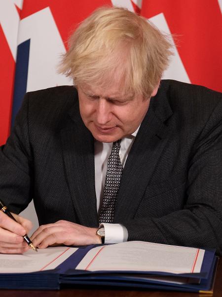 30 dez. 2020 - Boris Johnson o acordo comercial pós-Brexit entre a UE e o Reino Unido - Leon Neal/Getty Images