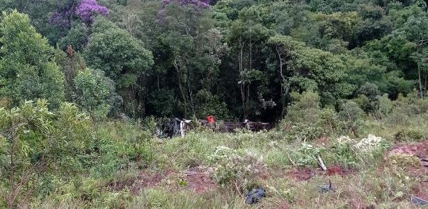 Em Ouro Preto | Ônibus cai em ribanceira em Minas Gerais e deixa mortos
