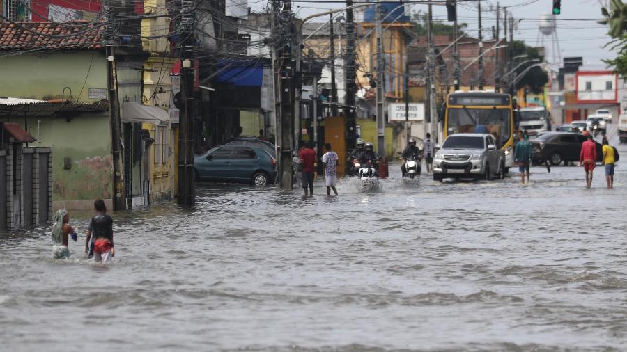Forte chuva deixa ruas alagadas no Recife, Pernambuco, em foto de arquivo - Marlon Costa/Estadão Conteúdo