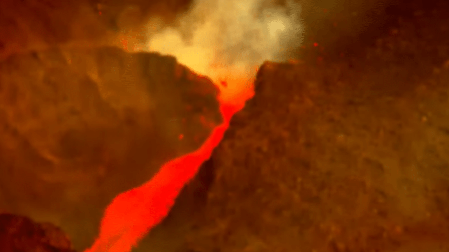Ruptura acontece em fase de maior atividade do Cumbre Vieja, abrindo nova "boca" ativa na erupção - Reprodução/Television Canaria