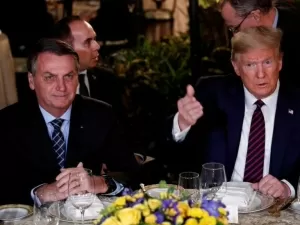 Bolsonaro diz que Trump o convidou para posse e pede para Moraes liberá-lo