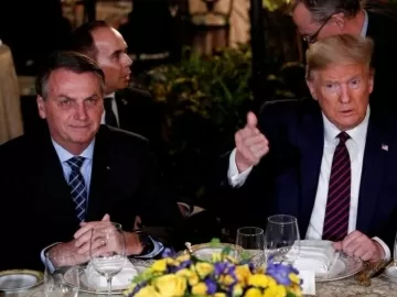 Bolsonaro diz que Trump o convidou para posse e pede para Moraes liberá-lo