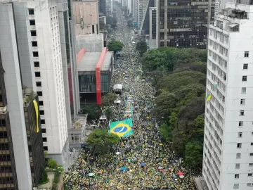 Ato pró-Bolsonaro terá pulseira VIP, reza e trios em forma de L