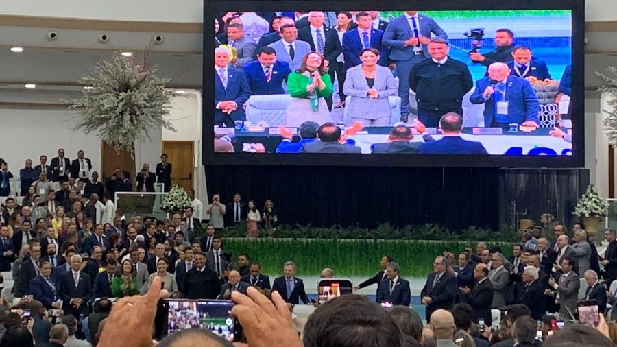 O presidente Jair Bolsonaro (PL) e a primeira-dama Michelle Bolsonaro durante culto na Assembleia de Deus Ministério do Belém, em São Paulo - Ana Paula Bimbatti/UOL