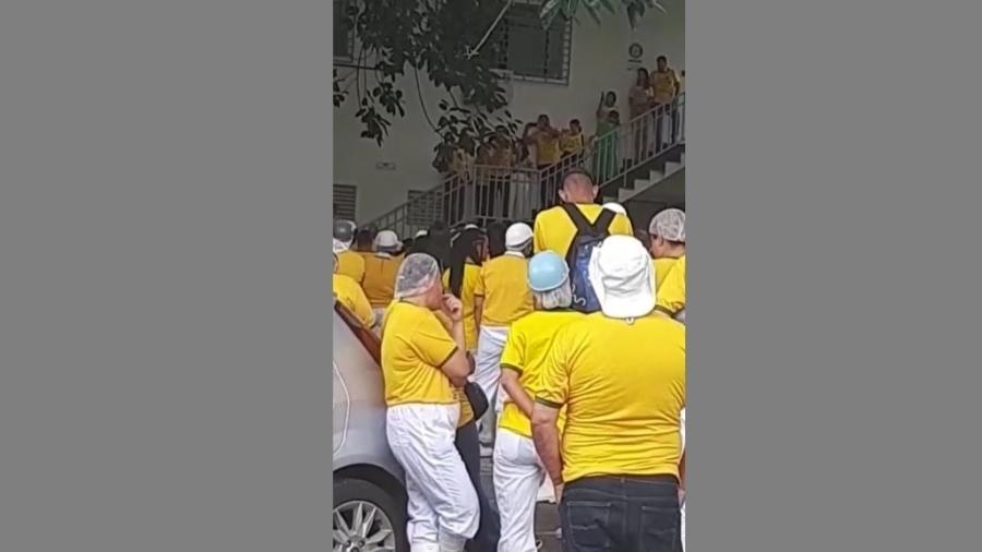 20.out.2022 - Funcionários de frigorífico dizem ter sido obrigados por patrão a usar amarelo durante ato em apoio a Jair Bolsonaro em Betim (MG) - Arquivo Pessoal