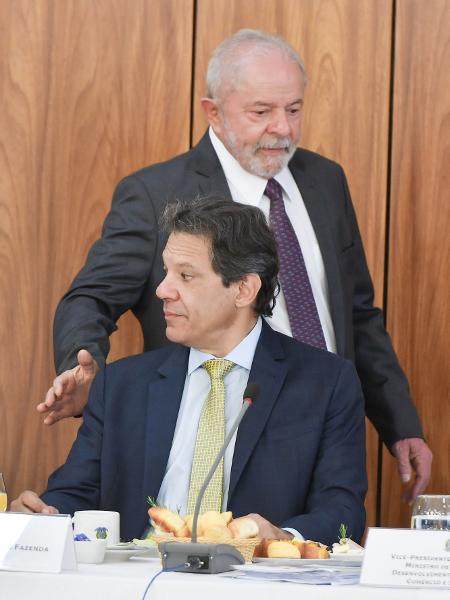 11.nov.2023 - Lula e o ministro Fernando Haddad (Fazenda)