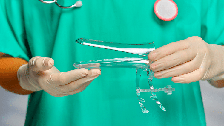 Espéculo vaginal é um instrumento utilizado no exame de papanicolau no Brasil Espéculo vaginal é um instrumento utilizado no exame de papanicolau no Brasil