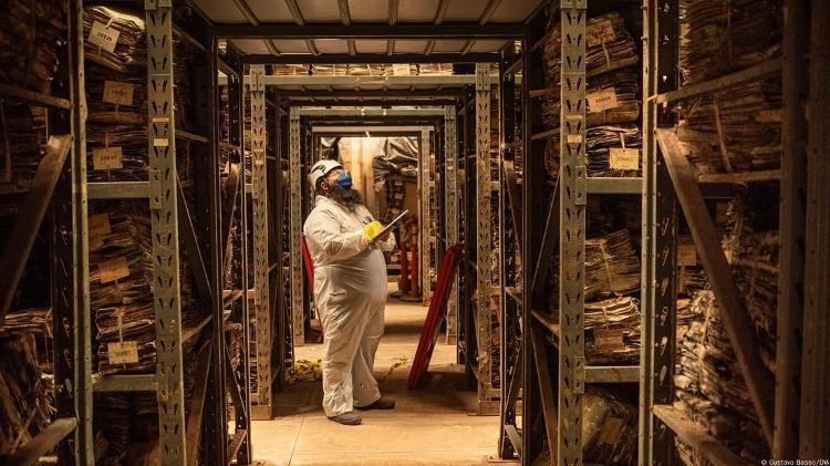 Importância dos processos danificados é atribuída ao valor histórico: "Essa documentação permite acessar algo muito difícil para nós, historiadores, que é entender como um trabalhador comum desenvolve as relações cotidianas, familiares, culturais; os conflitos e as formas de mobilização", explica a professora da UFRGS Clarice Speranza Importância dos processos danificados é atribuída ao valor histórico: "Essa documentação permite acessar algo muito difícil para nós, historiadores, que é entender como um trabalhador comum desenvolve as relações cotidianas, familiares, culturais; os conflitos e as formas de mobilização", explica a professora da UFRGS Clarice Speranza