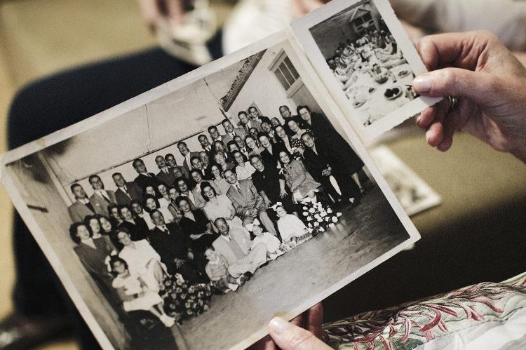 Família Ferrara durante encontro no quintal da casa