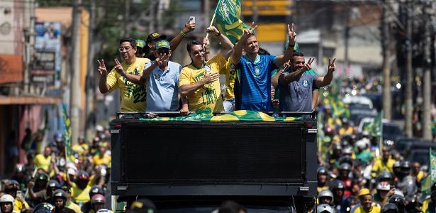 Pró-governo diz que Flávio já planeja receber de Jair Bolsonaro a faixa presidencial