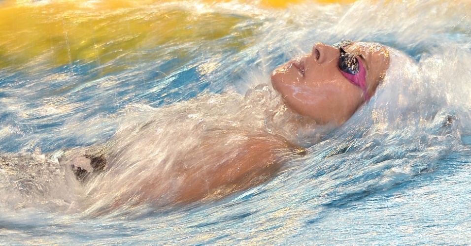 19.nov.2015 - Nadador francês Fantine Lesaffre participa do campeonato de natação francês, em Angers