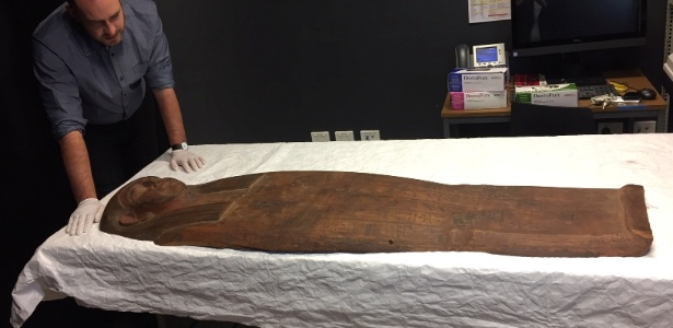 Cientistas na Austrália descobrem restos de uma múmia dentro de sarcófago - Colin Packham/Reuters