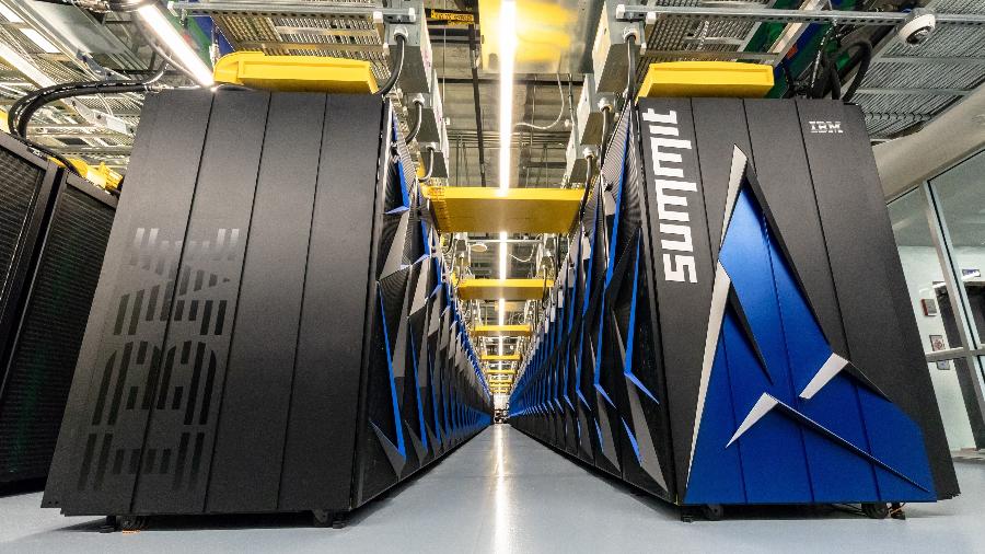 Supercomputador Summit, da IBM - Divulgação/Carlos Jones/Flickr ORNL