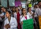 Oxigênio em troca de votos: Maduro fez médicos cubanos chantagearem pacientes - Meridith Kohut/The New York Times