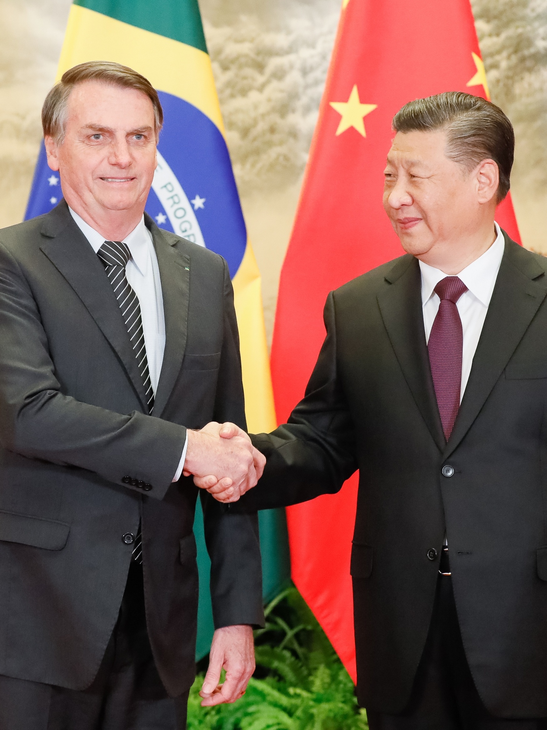 Bolsonaro ignora promessas e ideologia e intensifica comércio com a China -  28/12/2022 - UOL Notícias