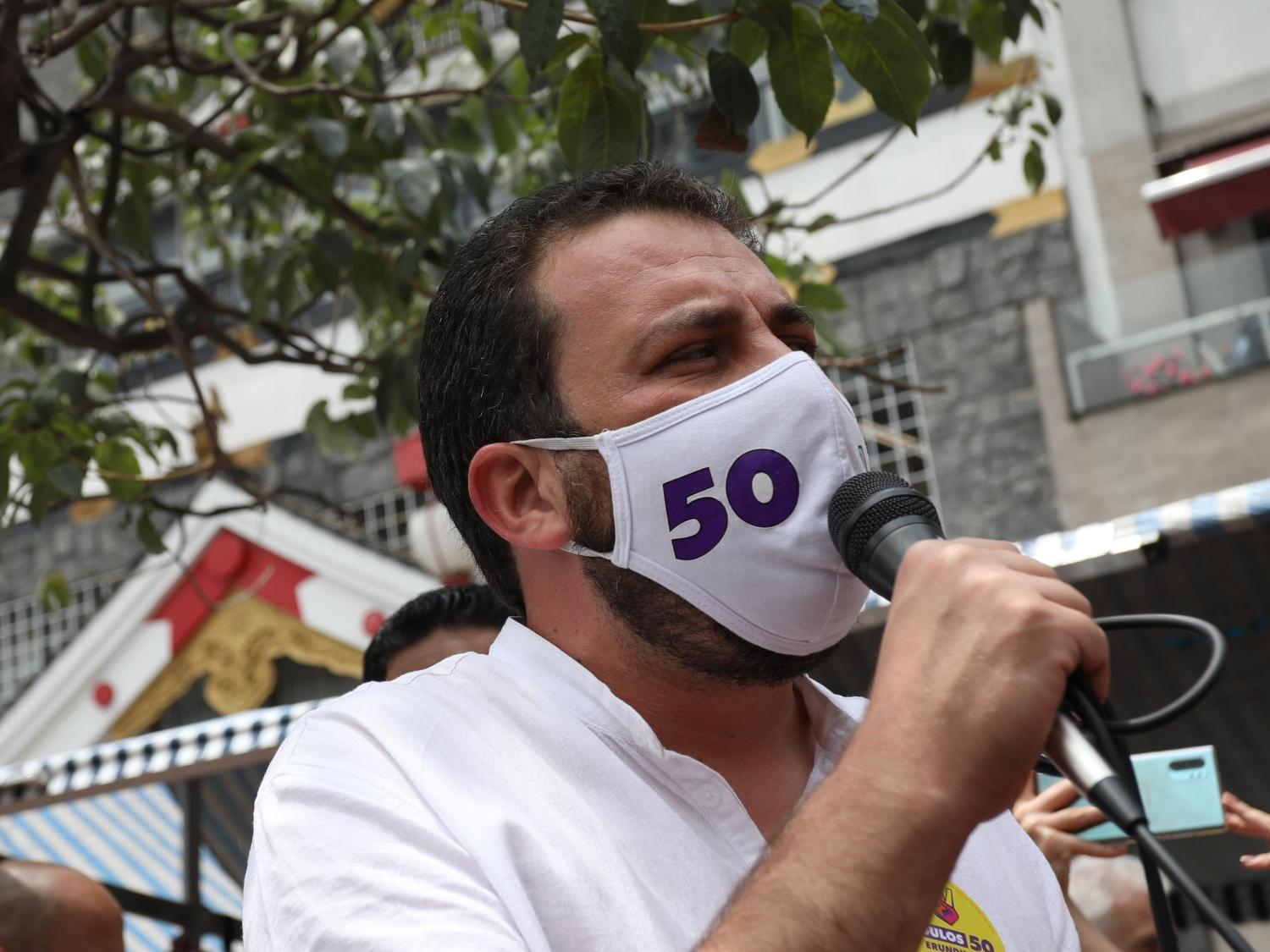 21 out. 2020 - Guilherme Boulos (Psol) participa do Se Vira nos 50 na Praça da Liberdade, no centro da cidade - RENATO S. CERQUEIRA/ESTADÃO CONTEÚDO