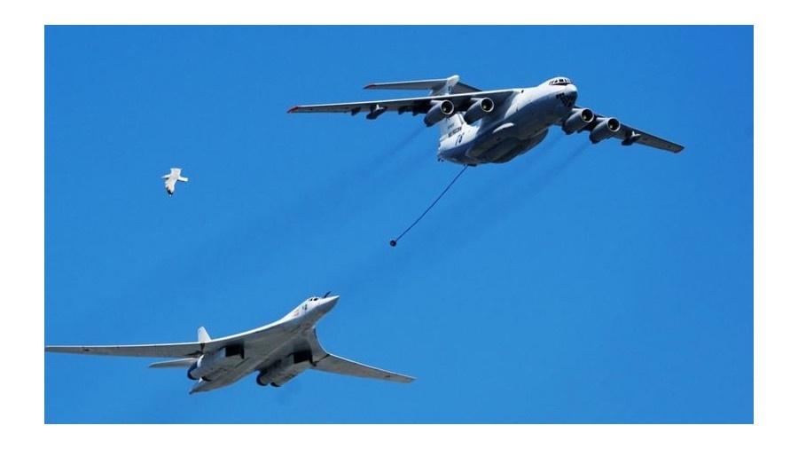 Imagens antigas de aeronaves participando das comemorações do Dia da Vitória sobre Moscou foram legendadas incorretamente no Twitter - Getty Images