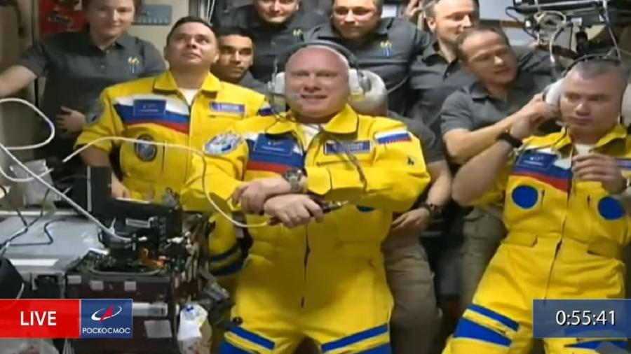 Os três cosmonautas russos foram os primeiros a chegar à ISS (Estação Espacial Internacional, na sigla em inglês) desde o início da guerra russa na Ucrânia - Reprodução/YouTube/Roscosmos