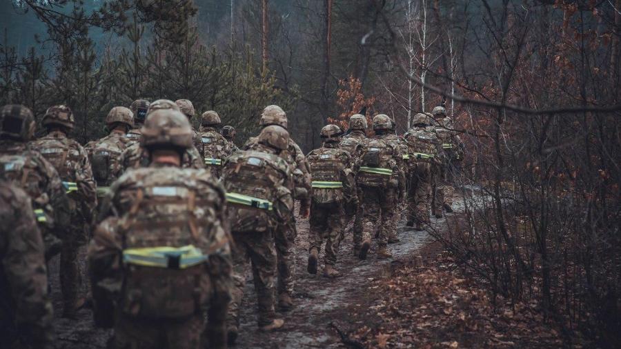 Foto de arquivo de fevereiro de 2022: Batalhão Azov, grupo neonazista ucraniano, divulgou imagens em treinamento militar - Reprodução da internet