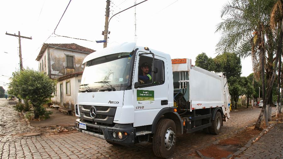 Caminhão de lixo que foi entregue pelo governo federal para a cidade de Pontalina (GO) - WILTON JUNIOR/ESTADÃO CONTEÚDO