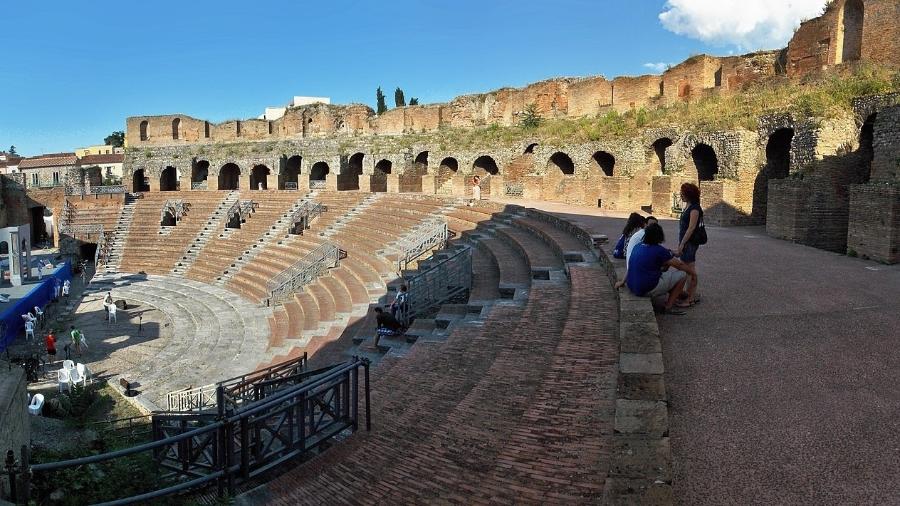 Inaugurado em 126 d.C., o Teatro Romano de Benevento possui um bom estado de conservação e é utilizado até hoje para sediar concertos e outros espetáculos