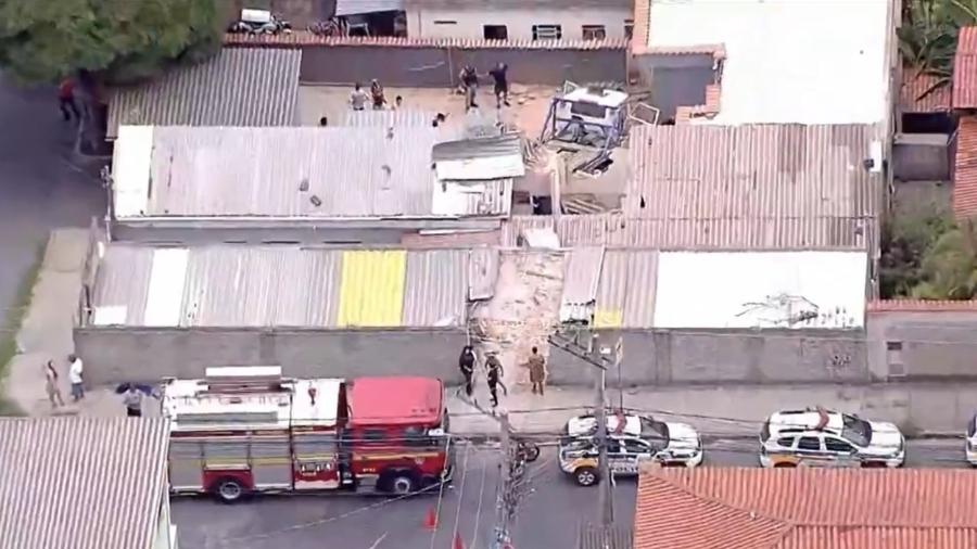 Caminhão desgovernado atinge casas no Barreiro, em Belo Horizonte