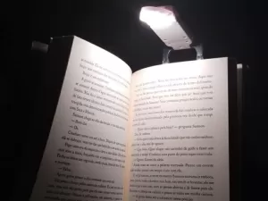 'Me surpreendeu': com esta luminária recarregável dá para ler até no escuro
