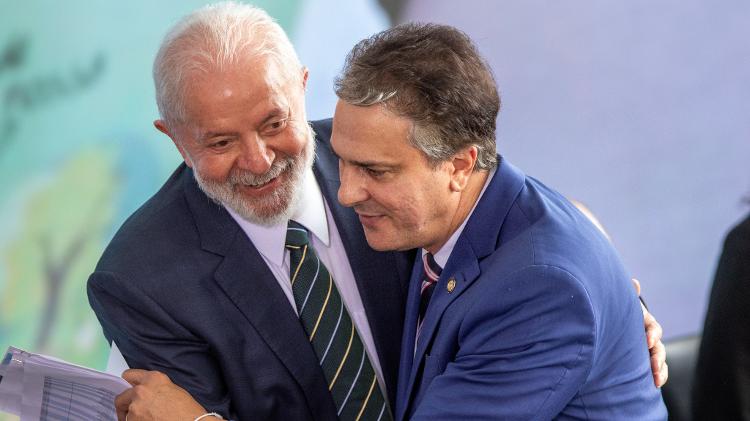 Presidente Lula e Camilo Santana durante solenidade em Brasília