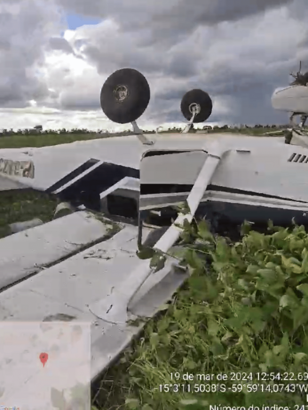 Avião com 450 kg de cocaína cai no Mato Grosso; piloto foge