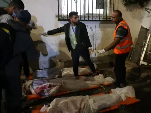 'Pessoas morreram queimadas': Israel faz 60 ataques e emudece Corte de Haia