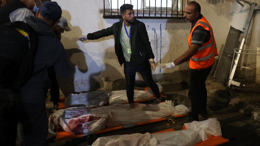 Presidência palestina diz que Israel cometeu "massacre abominável" em um acampamento em Rafah.