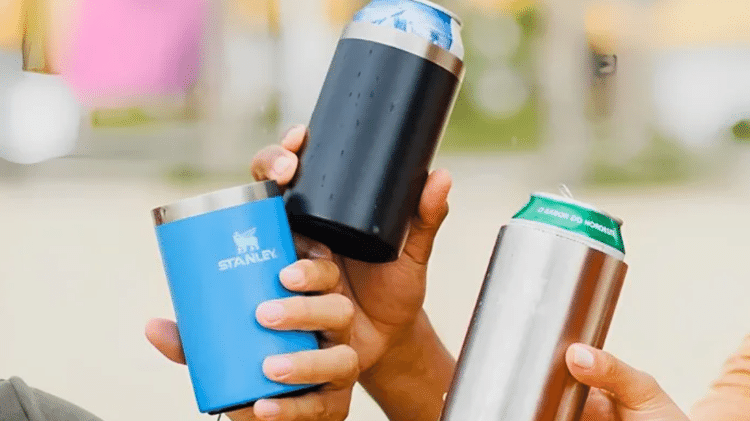 Copo Can Cooler promete comportar latinhas de 350 ml.