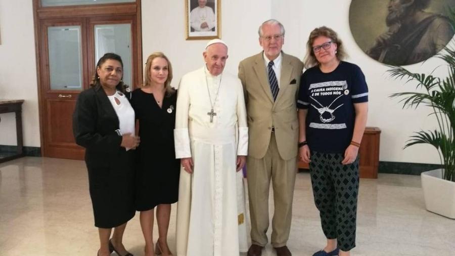 Papa recebe Marinete e representantes de direitos humanos no Brasil Papa recebe Marinete e representantes de direitos humanos no Brasil