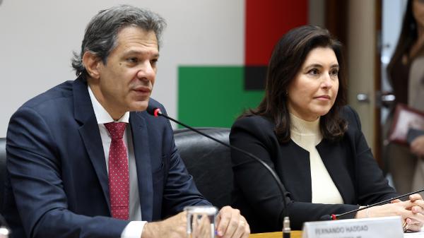 Os ministros da Fazenda, Fernando Haddad, e do Planejamento e Orçamento, Simone Tebet, durante divulgação dos dados do Relatório de Avaliação de Receitas e Despesas Primárias do 2º bimestre de 2025