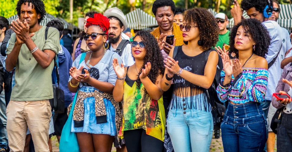 26.jul.2015 - No evento realizado na avenida Paulista neste domingo (26), foi celebrado o Dia Internacional da Mulher Negra Latino-Americana e Caribenha. A data, comemorada em 25 de julho, foi instituída em 1992 para reconhecer a luta das mulheres negras no continente