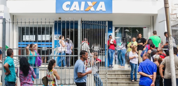 Fila em agência da Caixa no Largo 13 de Maio, zona sul de São Paulo - Edson Lopes Jr./UOL