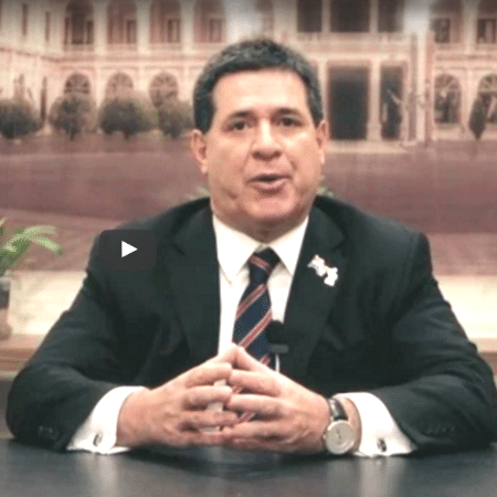 1º.abr.2017 - O presidente do Paraguai, Horacio Cartes, faz pronunciamento na TV - Reprodução
