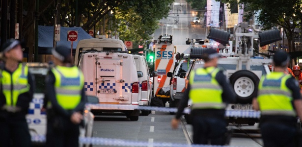 9.nov.2018 - Polícia isola área onde um homem esfaqueou três pessoas, em Melbourne, na Austrália - Bai Xue/Xinhua