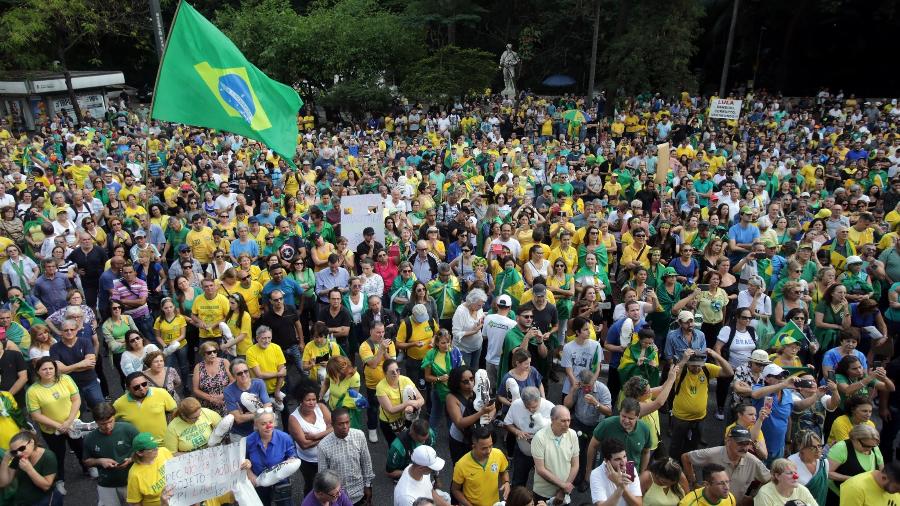 9.nov.2019 - Manifestantes fecham avenida Paulista, em São Paulo, em ato em defesa da prisão em segunda instância - Nilton Fukuda/Estadão Conteúdo
