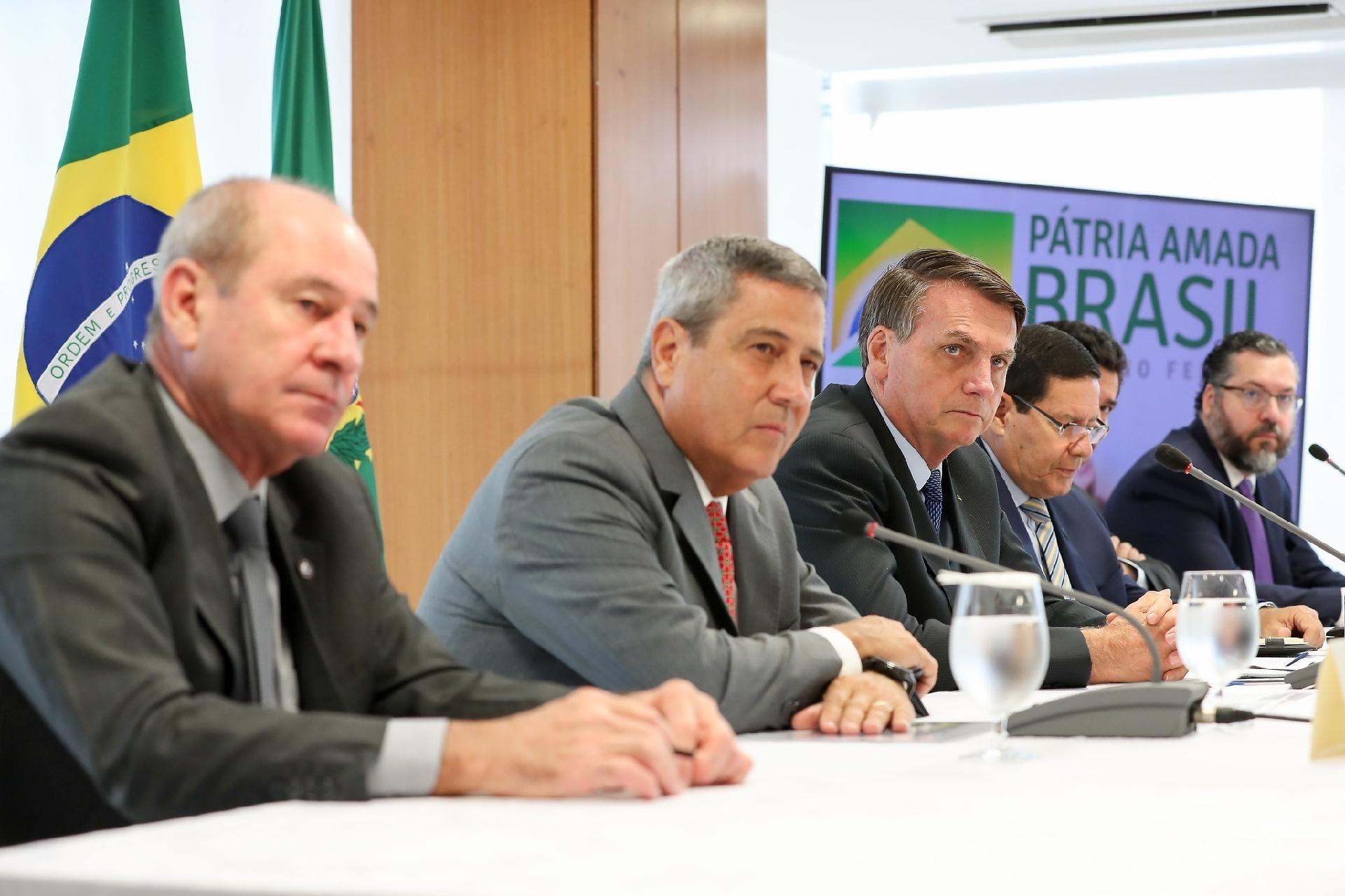 Reunião sigilosa' de Bolsonaro teve 40 pessoas, incluindo ...