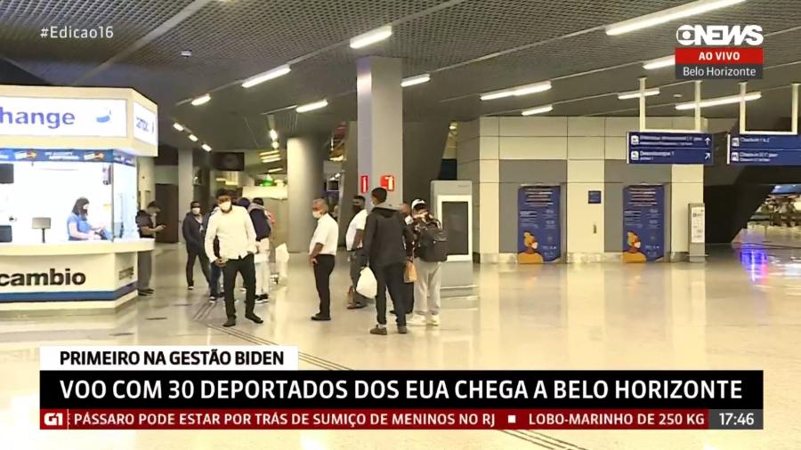 É o primeiro voo que traz brasileiros deportados desde que Joe Biden assumiu a presidência dos EUA - Reprodução/GloboNews