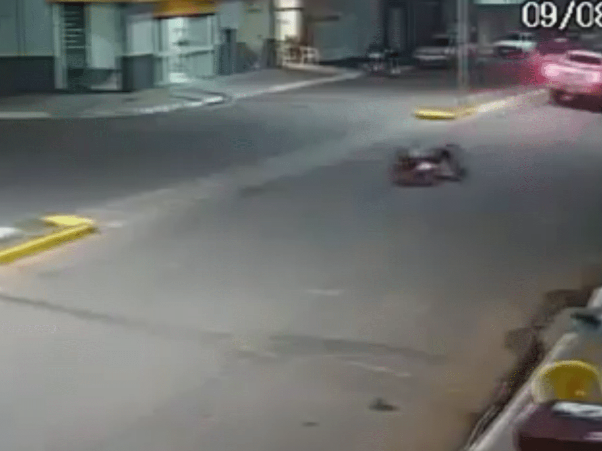 Ciclista é atropelado duas vezes em 2 minutos em avenida em MT