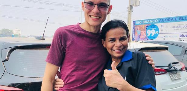 Jovem surpreende mãe faxineira ao passar em medicina no federal do AC - Vimarsana News