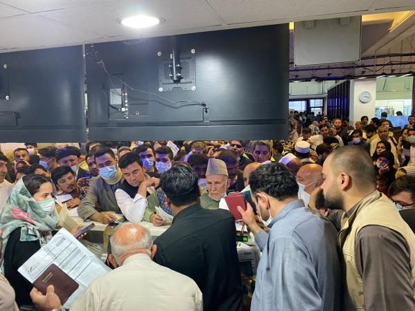 Registro do aeroporto de Cabul lotado após a entrada de talibãs na capital do Afeganistão - Reprodução