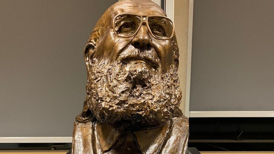 Busto de Paulo Freire, exposto na Faculdade de Educação da University of Cambridge - Divulgação