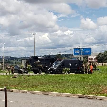 No sábado (24), a PF desativou explosivo em via que dá acesso ao Aeroporto de Brasília - PMDF