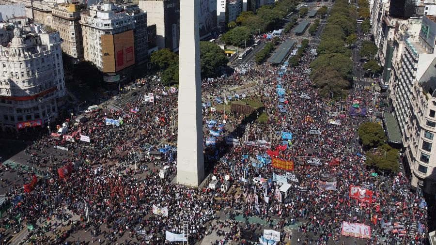 Imagem aérea de protesto contra a morte de manifestante