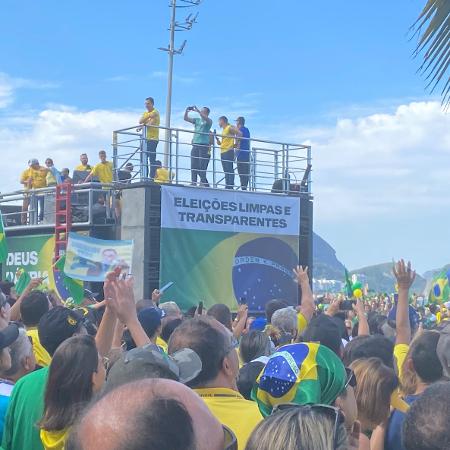 Em 2022, faixa em trio elétrico de Malafaia e Bolsonaro questionava o sistema eleitoral