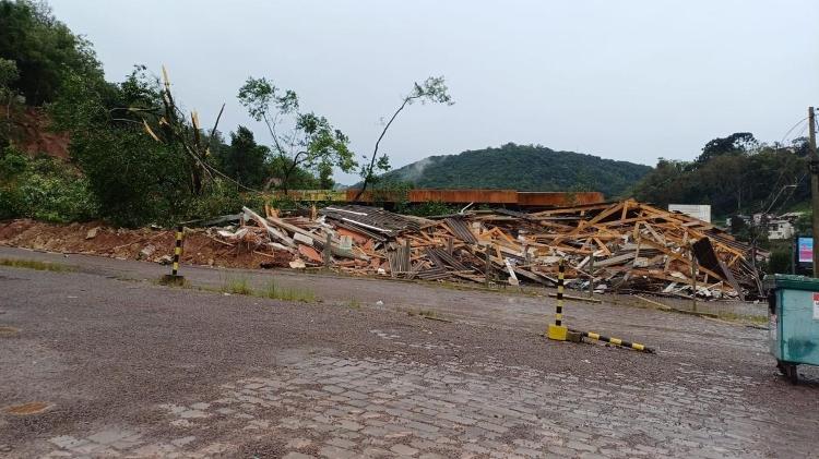 Cartório de Galópolis em Caxias do Sul foi completamente destruído e tem um dos HD's perdido nos escombros.