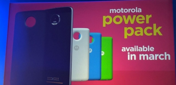 26.fev.2017 - Novo Moto Snap de bateria extra, anunciado na MWC 2017 em Barcelona - Lilian Ferreira/UOL - Lilian Ferreira/UOL